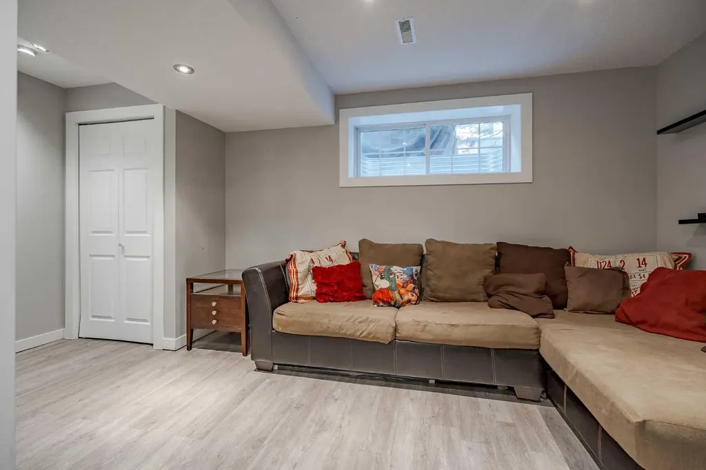 155 Silverado Skies Link SW Calgary AB T2X0K7
