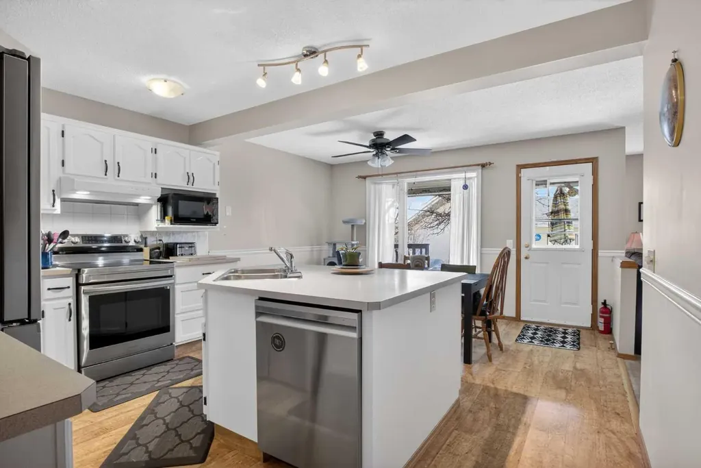 44 Riverwood Circle SE Calgary AB T2C 4A7