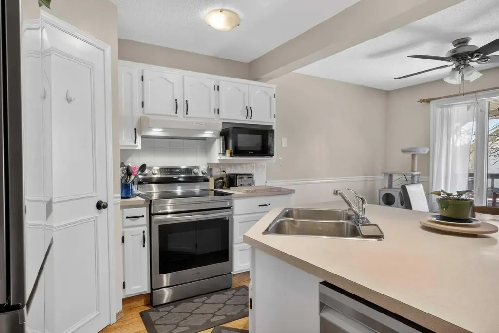 44 Riverwood Circle SE Calgary AB T2C 4A7