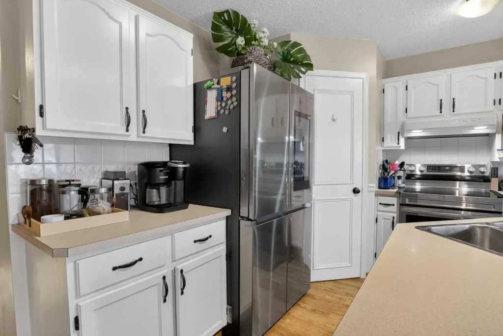 44 Riverwood Circle SE Calgary AB T2C 4A7