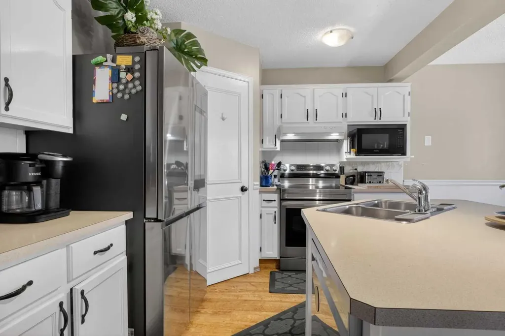 44 Riverwood Circle SE Calgary AB T2C 4A7