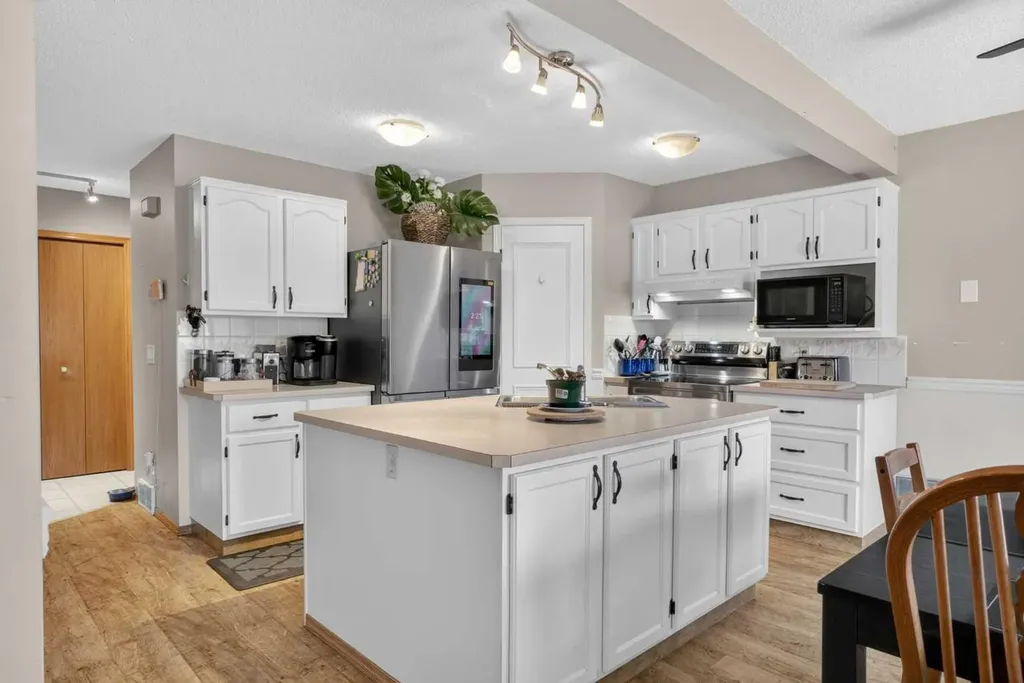 44 Riverwood Circle SE Calgary AB T2C 4A7