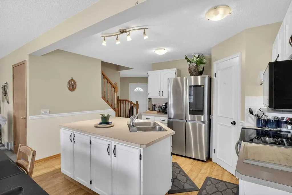 44 Riverwood Circle SE Calgary AB T2C 4A7