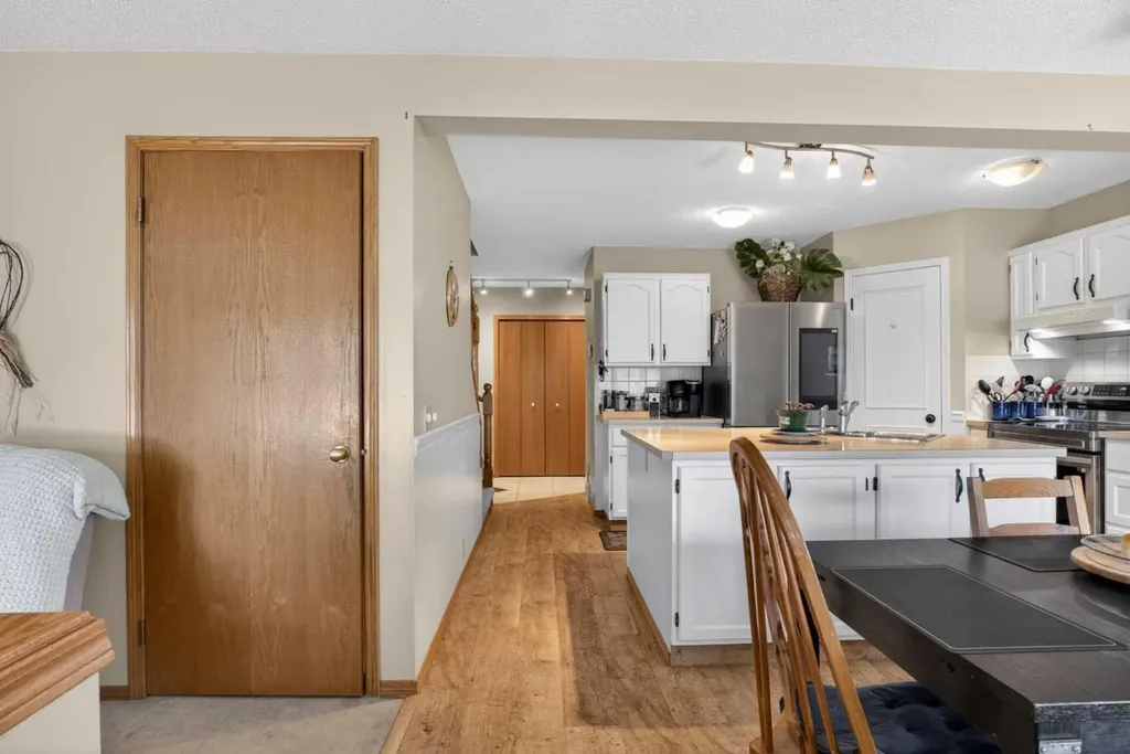 44 Riverwood Circle SE Calgary AB T2C 4A7