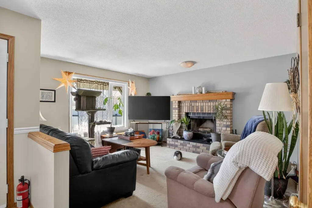 44 Riverwood Circle SE Calgary AB T2C 4A7