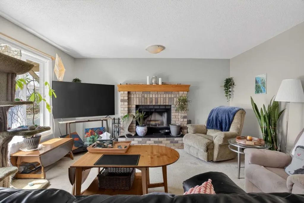 44 Riverwood Circle SE Calgary AB T2C 4A7