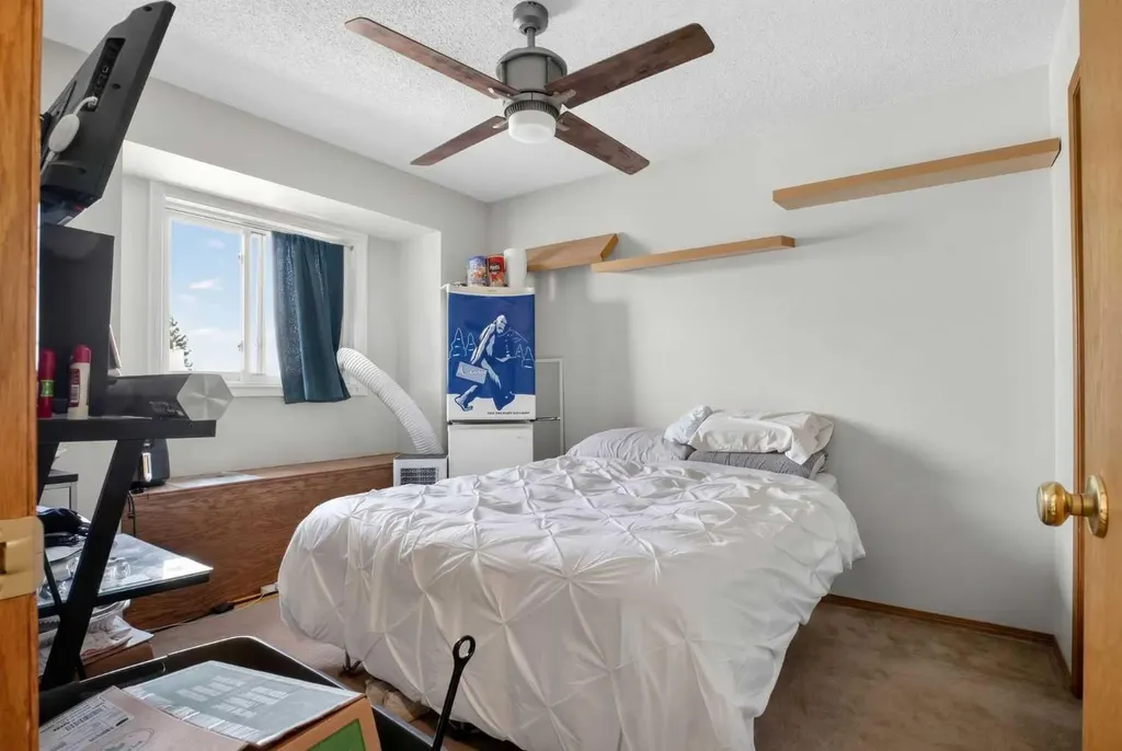 44 Riverwood Circle SE Calgary AB T2C 4A7