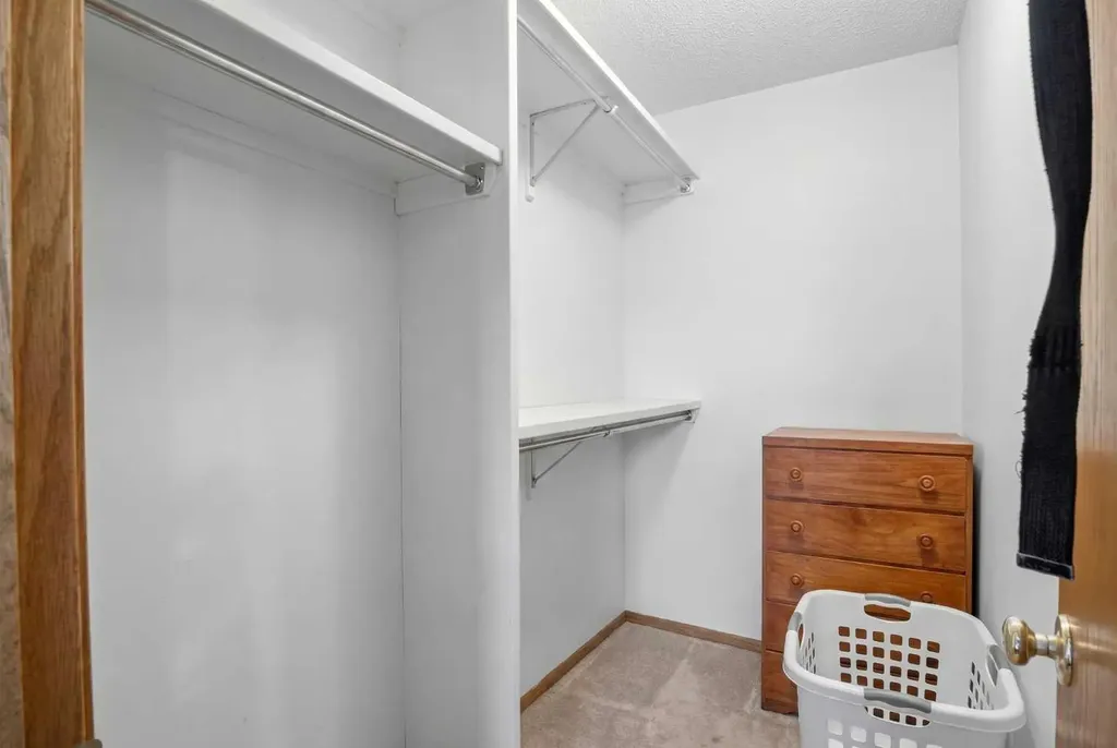 44 Riverwood Circle SE Calgary AB T2C 4A7
