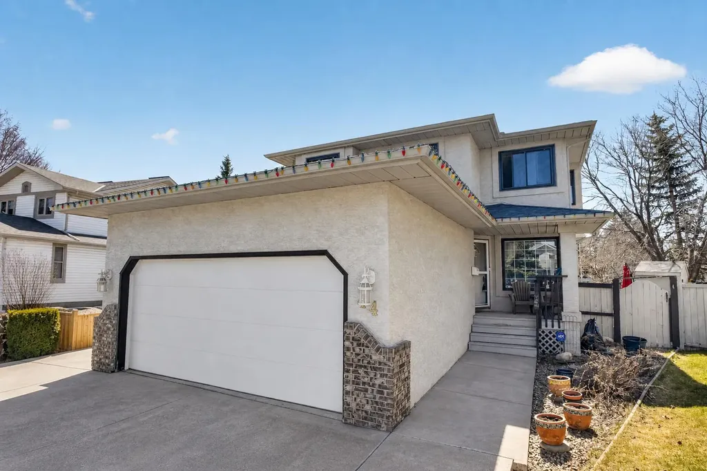 44 Riverwood Circle SE Calgary AB T2C 4A7