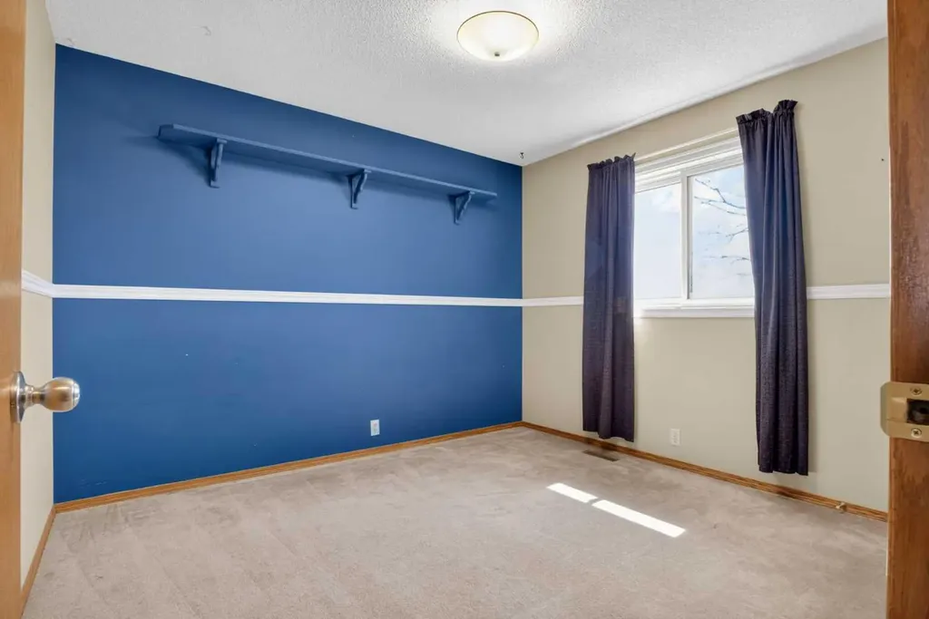 44 Riverwood Circle SE Calgary AB T2C 4A7