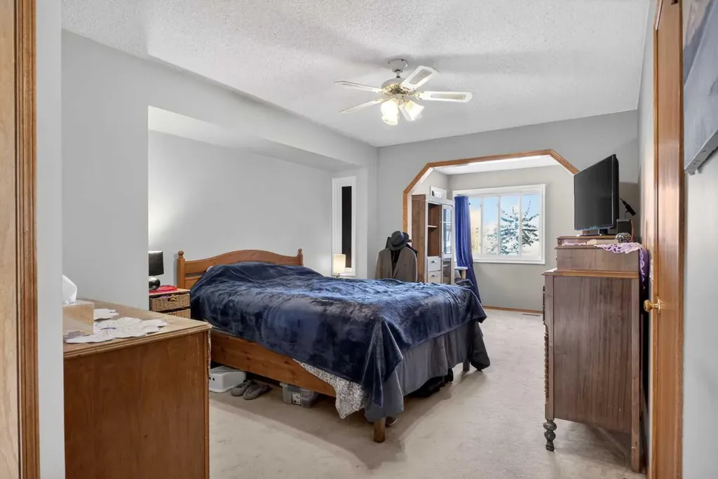 44 Riverwood Circle SE Calgary AB T2C 4A7