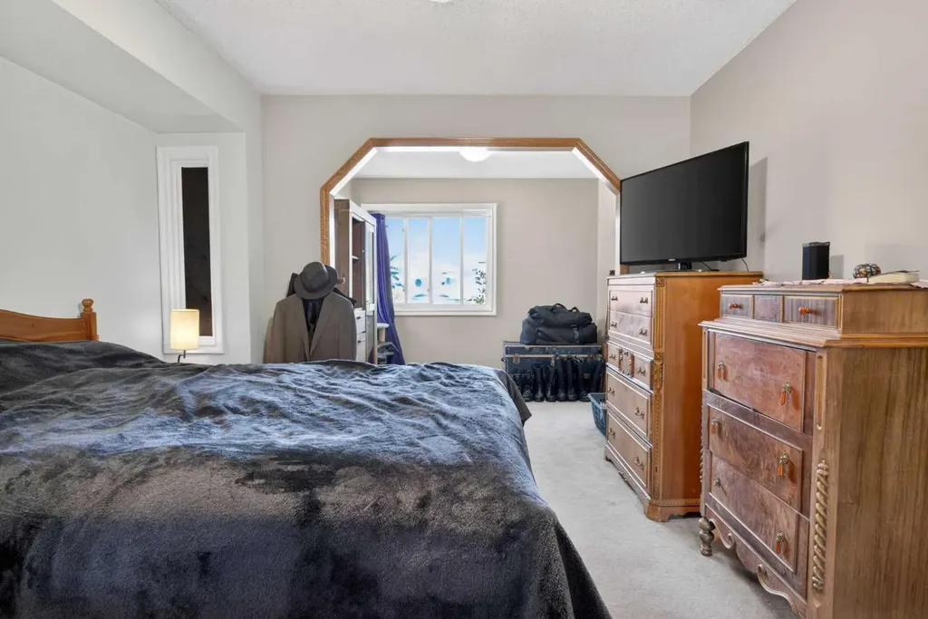 44 Riverwood Circle SE Calgary AB T2C 4A7