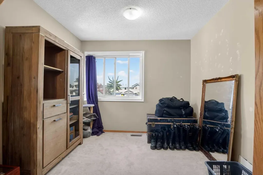 44 Riverwood Circle SE Calgary AB T2C 4A7