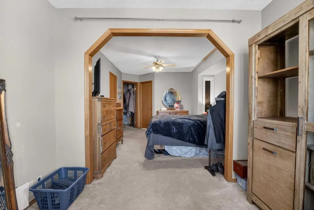 44 Riverwood Circle SE Calgary AB T2C 4A7