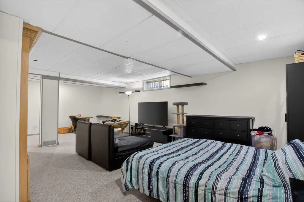 44 Riverwood Circle SE Calgary AB T2C 4A7
