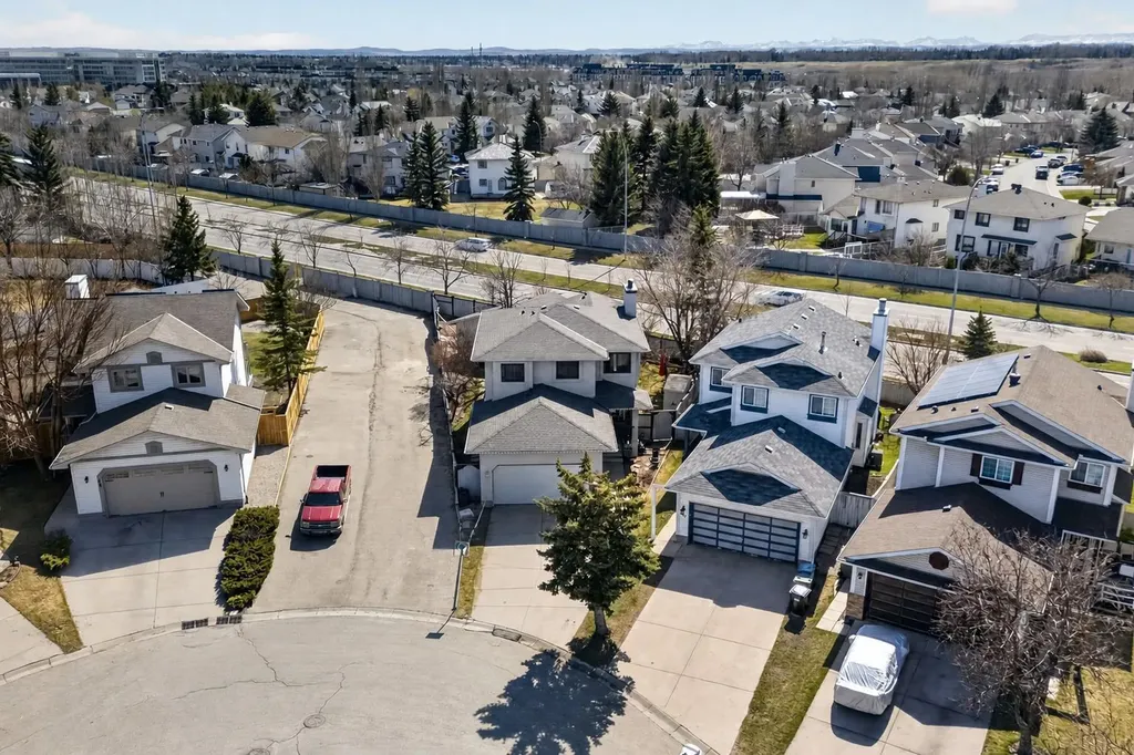 44 Riverwood Circle SE Calgary AB T2C 4A7