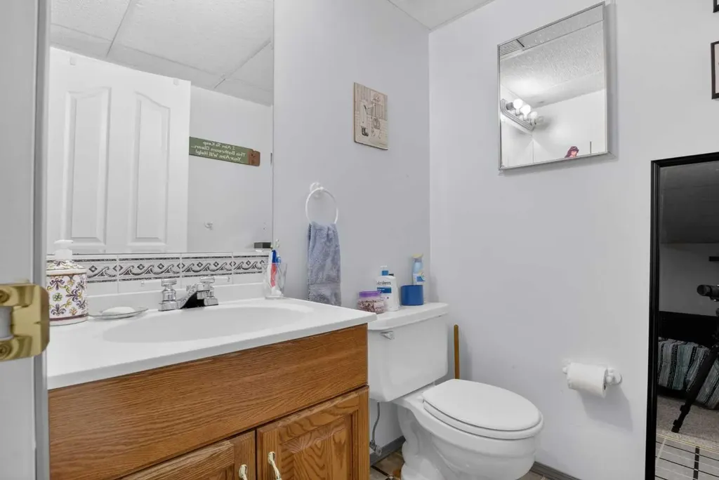 44 Riverwood Circle SE Calgary AB T2C 4A7