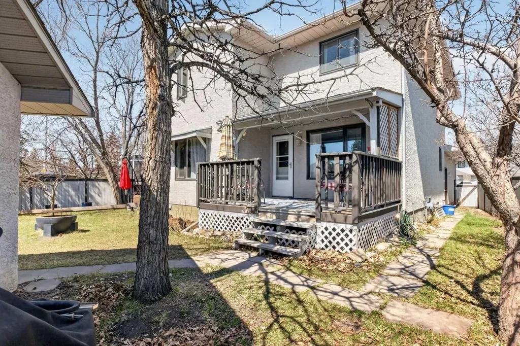44 Riverwood Circle SE Calgary AB T2C 4A7