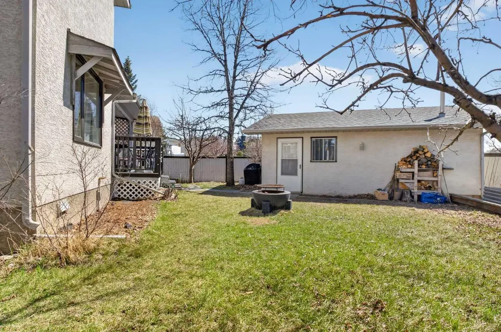 44 Riverwood Circle SE Calgary AB T2C 4A7