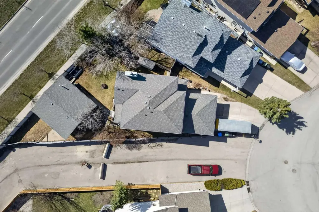 44 Riverwood Circle SE Calgary AB T2C 4A7