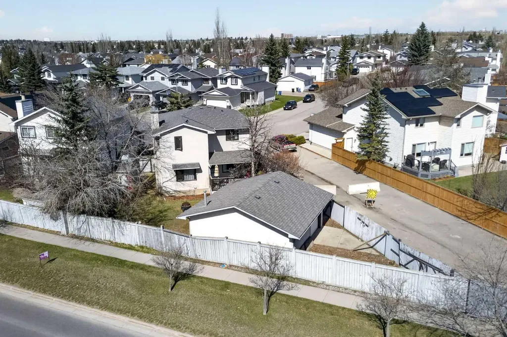 44 Riverwood Circle SE Calgary AB T2C 4A7