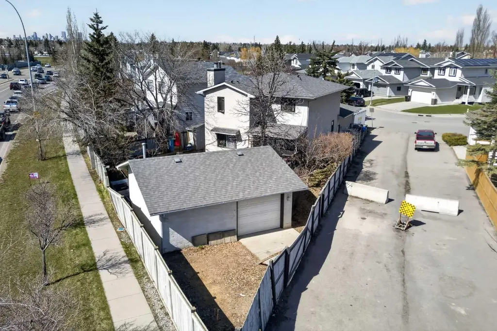 44 Riverwood Circle SE Calgary AB T2C 4A7