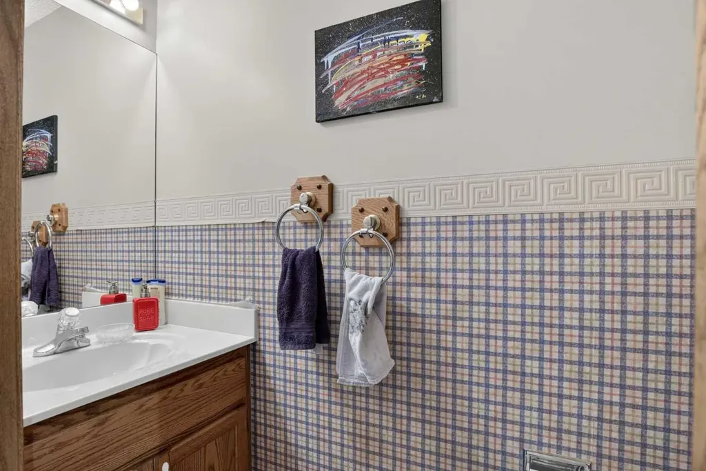 44 Riverwood Circle SE Calgary AB T2C 4A7