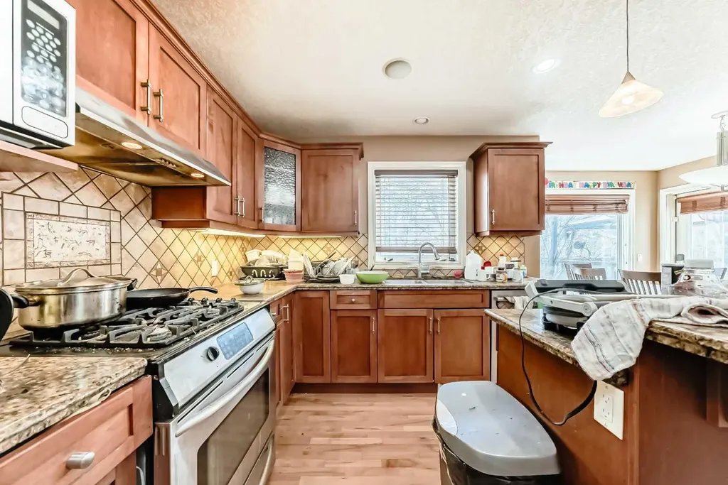 602 Wentworth Place SW Calgary AB T3H 4N8