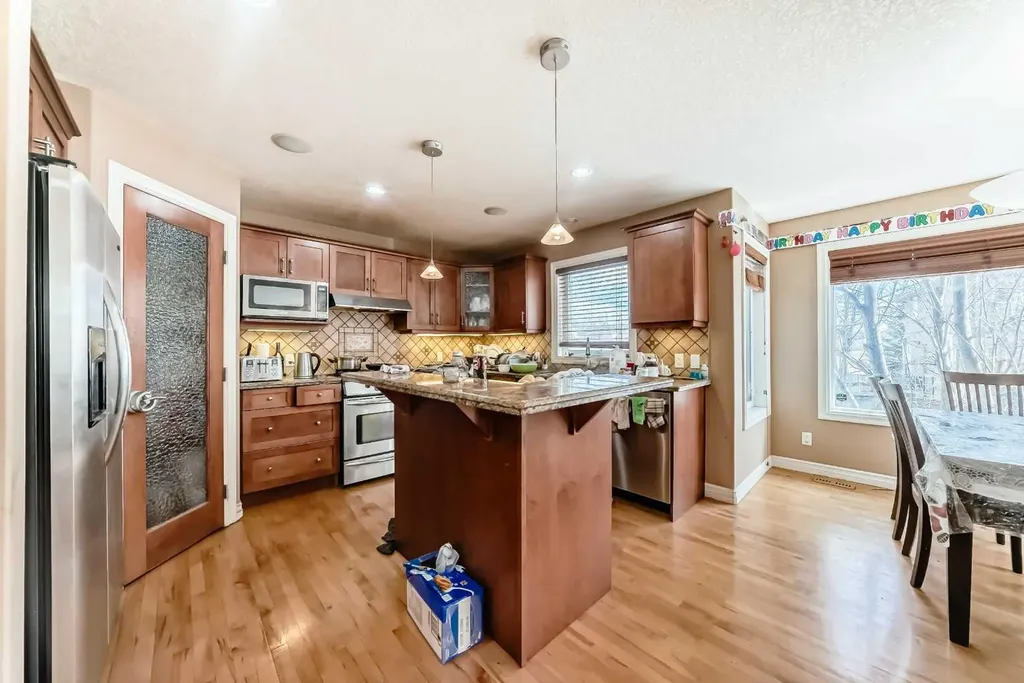 602 Wentworth Place SW Calgary AB T3H 4N8