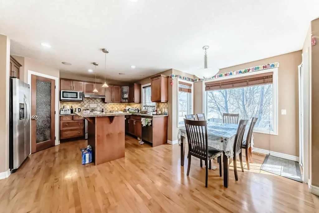 602 Wentworth Place SW Calgary AB T3H 4N8