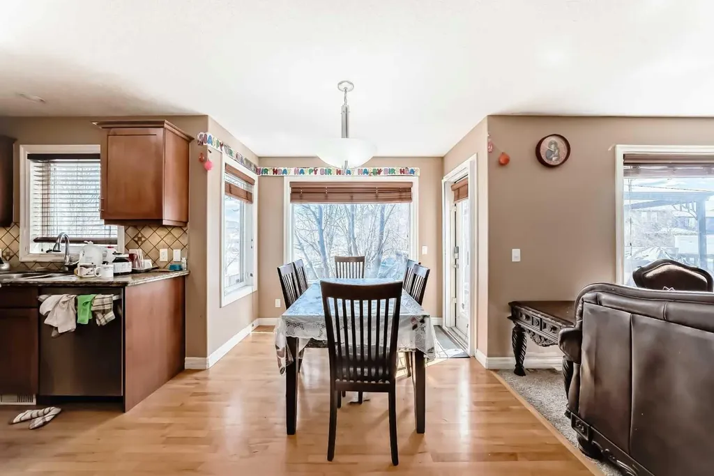 602 Wentworth Place SW Calgary AB T3H 4N8