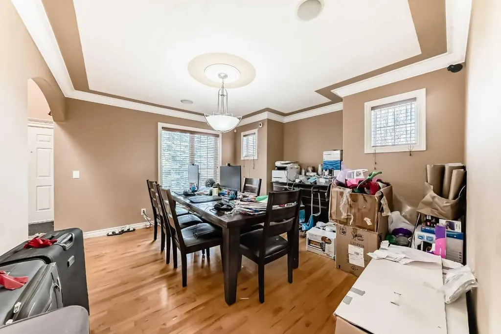 602 Wentworth Place SW Calgary AB T3H 4N8