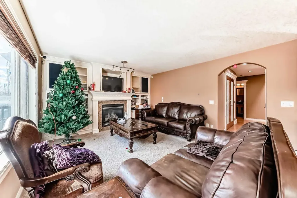 602 Wentworth Place SW Calgary AB T3H 4N8