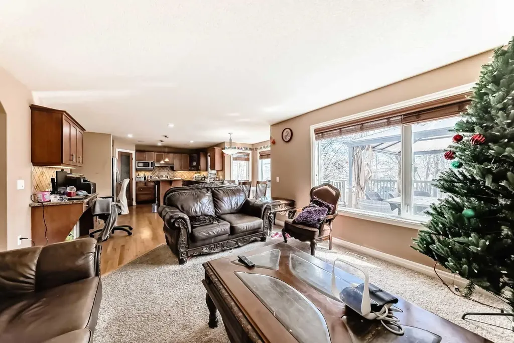 602 Wentworth Place SW Calgary AB T3H 4N8