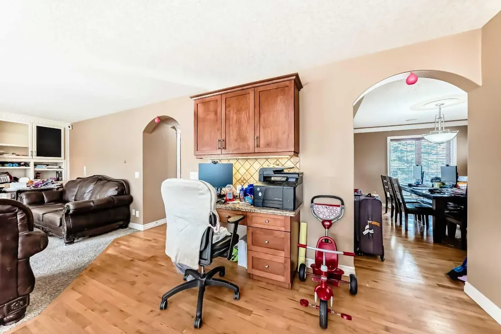 602 Wentworth Place SW Calgary AB T3H 4N8