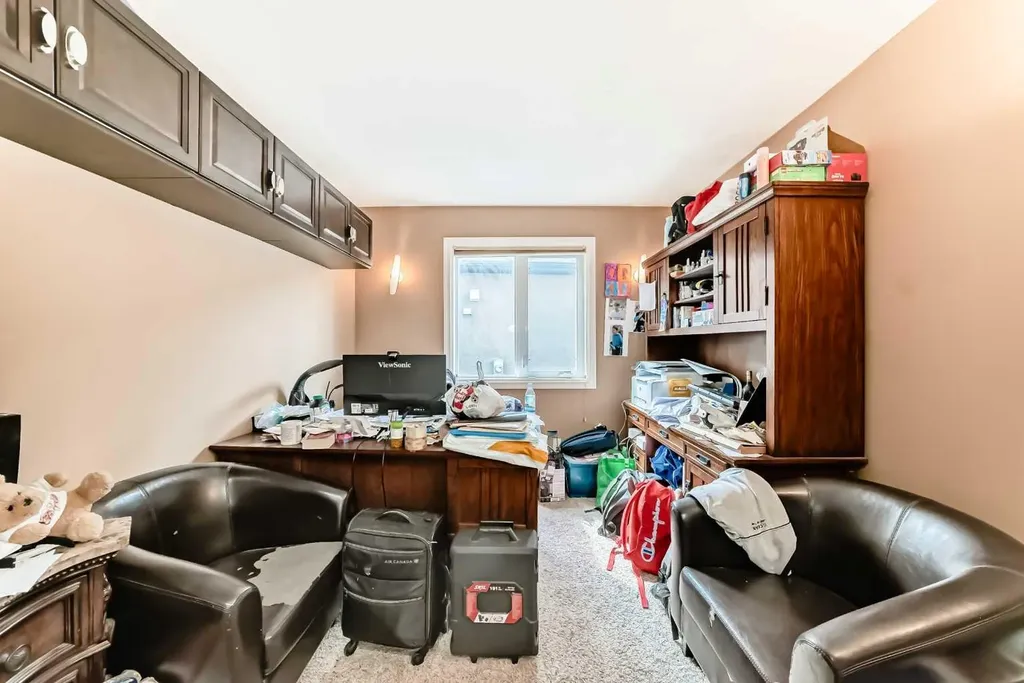 602 Wentworth Place SW Calgary AB T3H 4N8