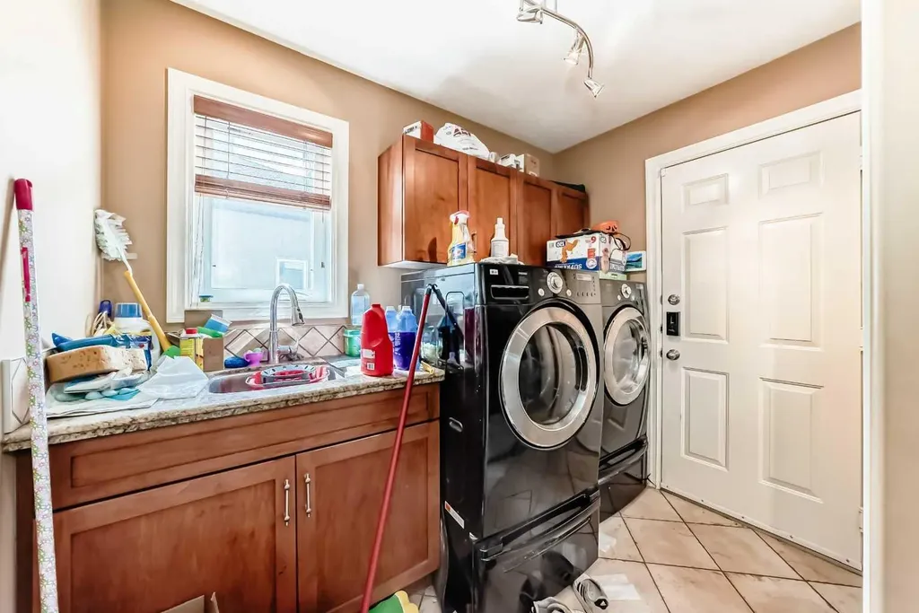 602 Wentworth Place SW Calgary AB T3H 4N8