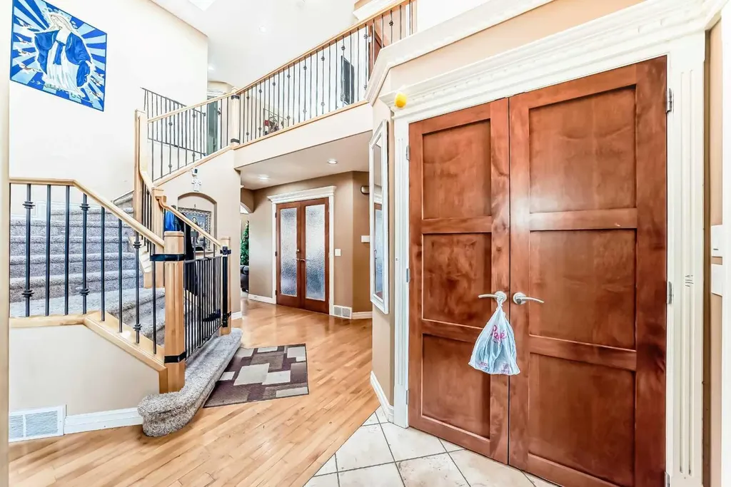 602 Wentworth Place SW Calgary AB T3H 4N8