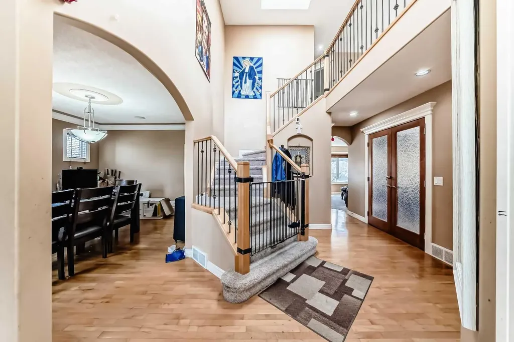 602 Wentworth Place SW Calgary AB T3H 4N8
