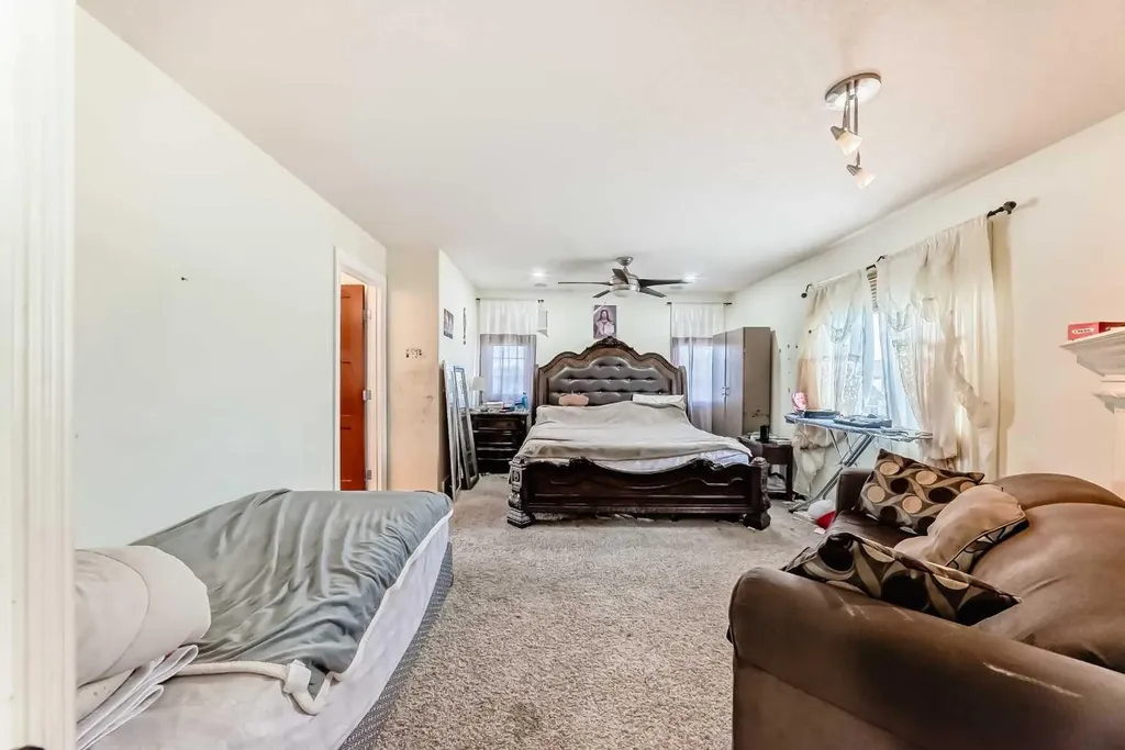 602 Wentworth Place SW Calgary AB T3H 4N8