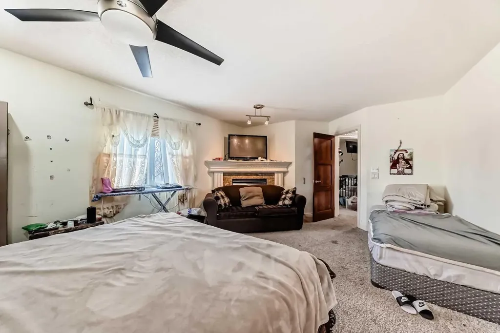 602 Wentworth Place SW Calgary AB T3H 4N8
