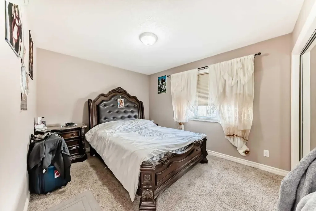602 Wentworth Place SW Calgary AB T3H 4N8