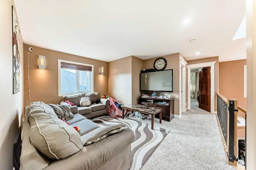 602 Wentworth Place SW Calgary AB T3H 4N8