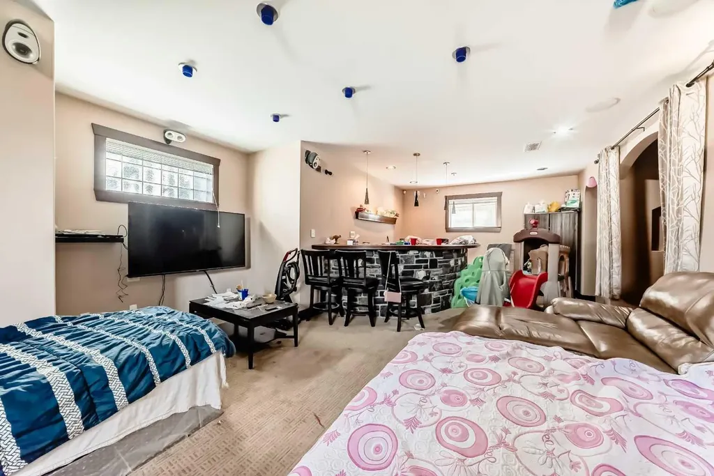 602 Wentworth Place SW Calgary AB T3H 4N8