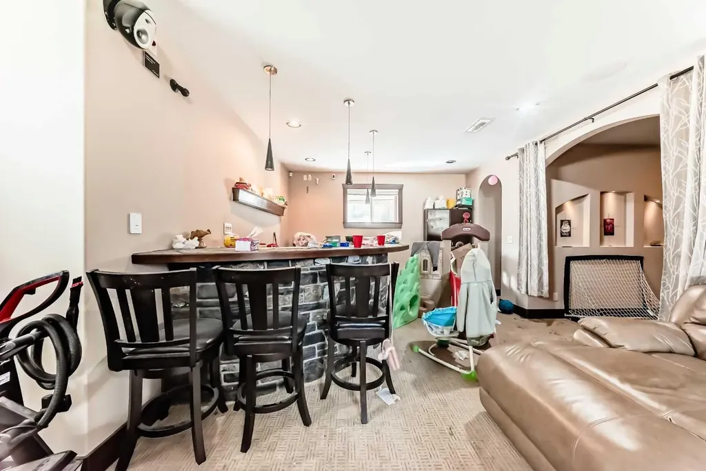 602 Wentworth Place SW Calgary AB T3H 4N8