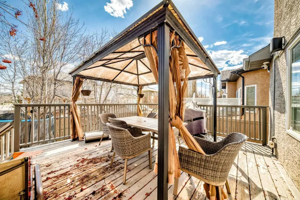 602 Wentworth Place SW Calgary AB T3H 4N8