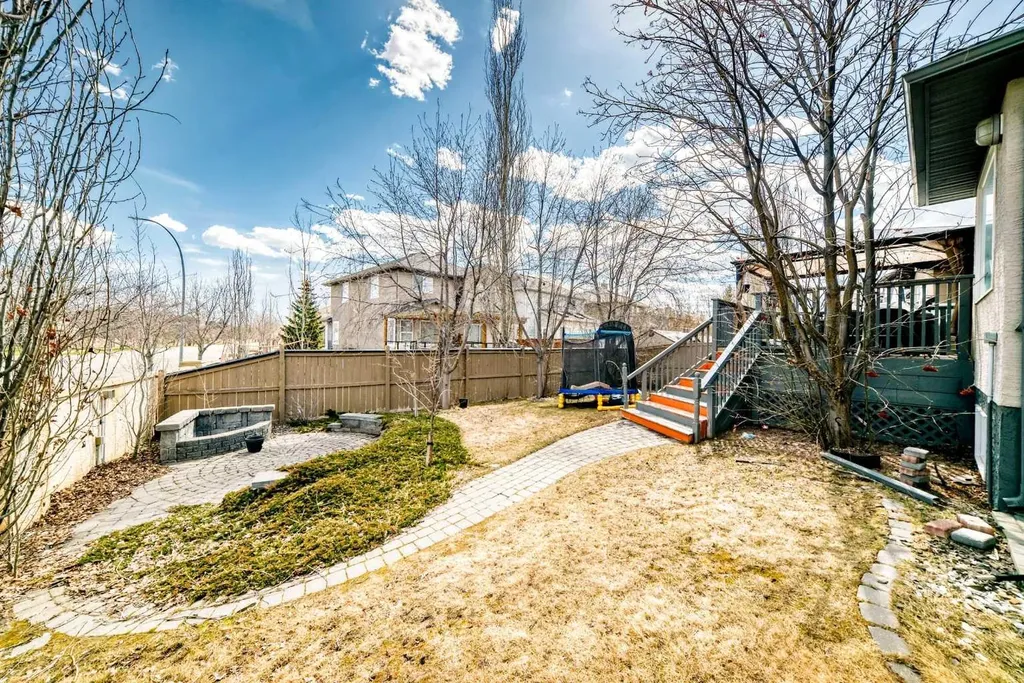 602 Wentworth Place SW Calgary AB T3H 4N8