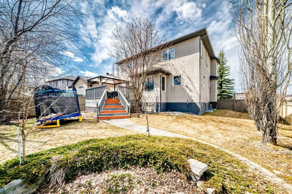 602 Wentworth Place SW Calgary AB T3H 4N8