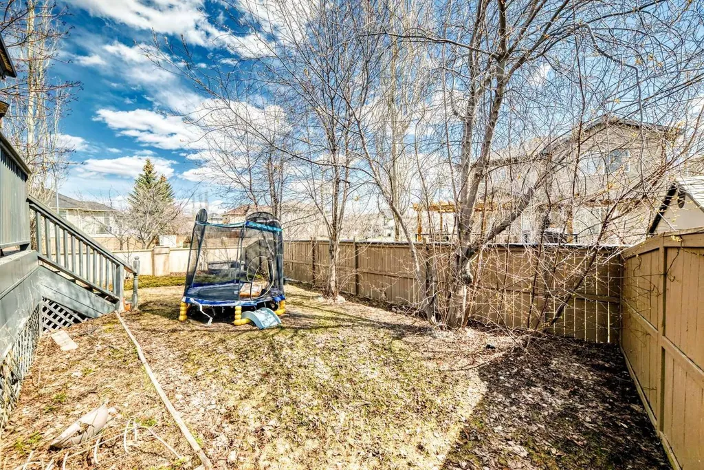 602 Wentworth Place SW Calgary AB T3H 4N8