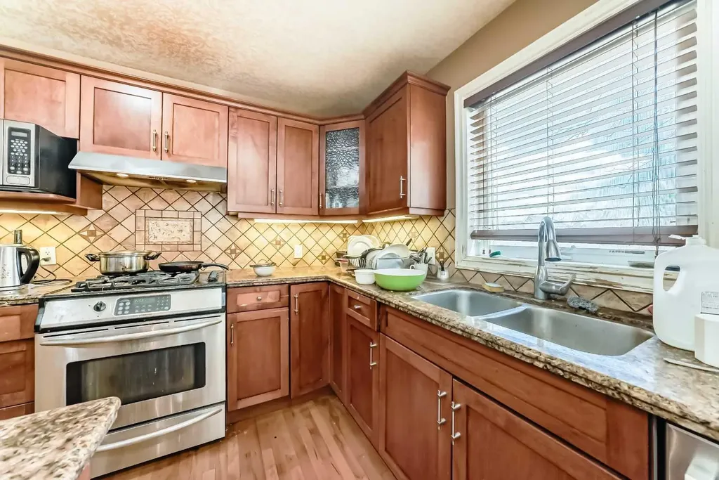 602 Wentworth Place SW Calgary AB T3H 4N8